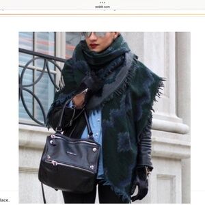 ❤️ 🤩🎁BNWT!! Aritzia Wilfred Black/Navy Mosaic scarf